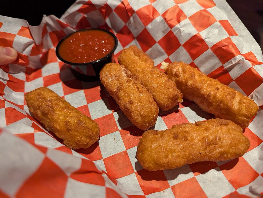 Golden mozzarella sticks with marinara for dipping